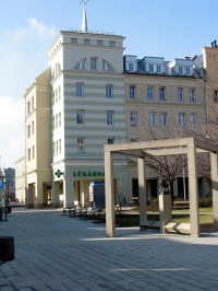 ukázka budovy moderní architektury v Krnově