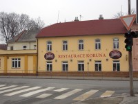 restaurace Koruna vedle Slováckého divadla u hlaní silnice