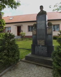 Pomník s bistou T. G. Masaryka