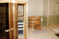 Sauna a whirpool masážní vana je umístěna v přízemí hotelu