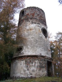 Budišov - zbytky větrného mlýnu holandského typu