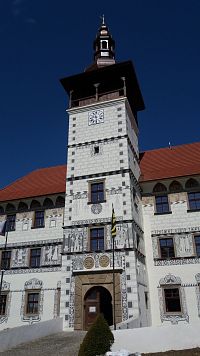 zámek ve Staré Vsi čerstvě zrekonstruovaný včetně věže