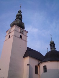 místní kostel je zasvěcen sv. Jiří