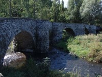 jeden ze zachovaných gotických mostů