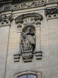 Detail štítové zdi východního křídla