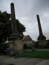 obelisky u zámku