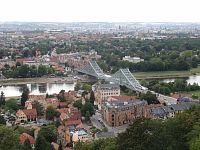 Pohled na část Drážďan s mostem Blaues Wunder