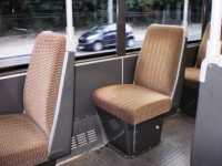 Sedačka v tramvaji