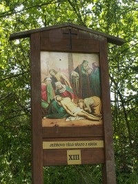 Jedno ze zastavení křížové cesty u Kostelce