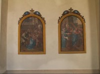 Kostel Jména Panny Marie ve Křtinách: 2. část křížové cesty v ambitu kostela.