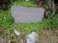 pomník věnovaný místnímu básníkovi Františkovi Lazeckému