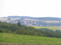 Pohlet na obec ze Stachovického vrchu
