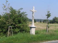 Mokré Lazce, kříž na příjezdu do obce
