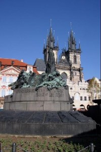 Mistr Jan Hus: Pomnik a Týnský chrám