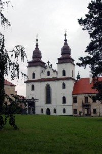 Bazilika Sv. Prokopa: Pohled ze zahrady