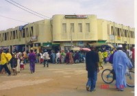 Před tržištěm v Serekundě