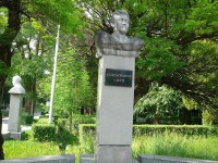 Bikškek pomník Jusul Abdrachamova, nepodařilo se mi zjistiti kdo to byl