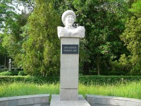 Biškek, pomník Abdakyr Orozbekova, ve 20. a 30. letech min. století předseda ÚV KS Kyrgýzie