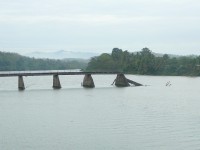 Železniční most v SIgatoce nebyl po povodni obnoven.