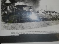 Dobová fotagrafi. DLníci se vracejí z práce na plantáži. Publikováno se svolením zaměstanců Coral Coast Railway.