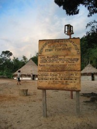 venezuelská vesnice u řeky Rio Caure