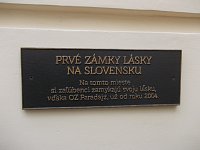 prvé zámky lásky na Slovensku boli tu, v Banskej Štiavnici pri dome Maríny