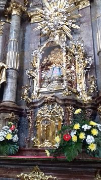 bočný oltár Pražského Jezulátka v kostole Panny Márie Vítězné