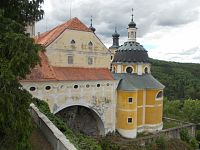 pohľad z terasy na barokovú kaplnku