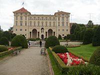 pohľad z dolnej časti záhrady na Černínský palác