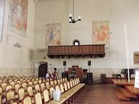 aula ČVUT, v oratóriu na východnej stene sedávala vraj aj kráľovna Žofia