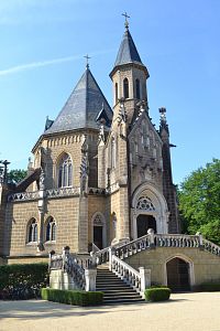 Schwarzenberská hrobka - vchody do kaplnky a do hrobky