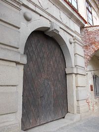 brána vedúca do zámku