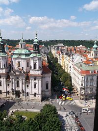 pohľad na kostol sv. Mikuláša na Staromeskom námestí