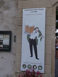 reklamný pútač pri vstupe do Svatováclavskej vinice