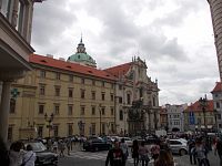 Malostranské námestie s morovým stĺpom a chrámom sv. Mikuláša