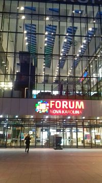 Forum - vstup do obchodného centra