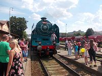 mladí aj starší sa prišli pozrieť na historický vlak