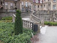 schodisko vedúce z parku k zámku