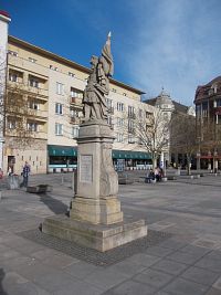 socha na Masarykovom námestí