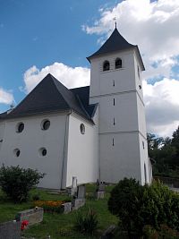kostolná veža, ktorá v minulosti slúžila aj ako predsunuté opevnenie