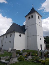 kostol a časť cintorína
