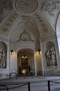 za vstupnou bránou do Hofburgu