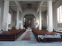 pohľad do kostola na hlavný oltár