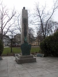 Zborovský pamätník 1. a 2. zahraničného odboja - pomník v parku