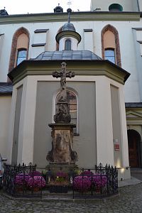 socha pri kostole