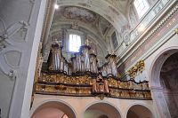 krásny organ - časť dala postaviť Máriou Teréziou