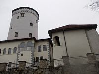 veža a časť hradu po rekonštrukcii