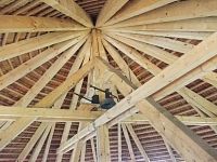 drevená konštrukcia strechy veže