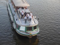 aj svadbu na lodi je možné vidieť z mosta