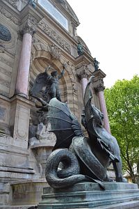 drak a ústredná socha
